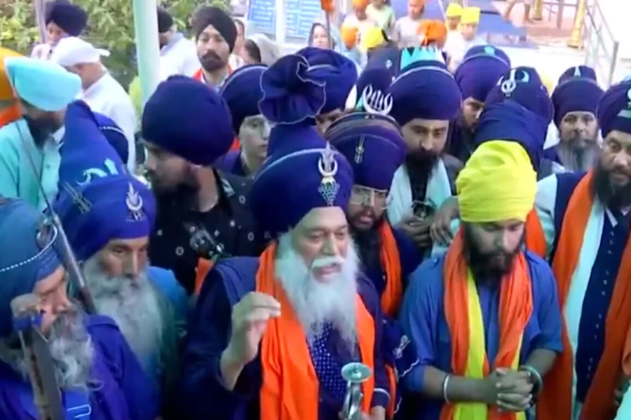 Nihang Sikh Pilgrims Get Hero Welcome After Bail