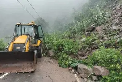 Kasauli Road Death Traps After Two Years Unrepaired