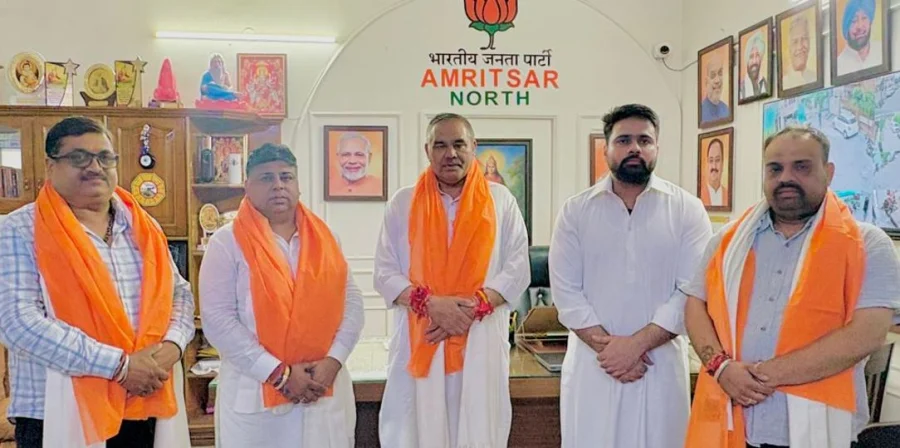 Vijay Sampla Meets Akshay Sharma in Amritsar