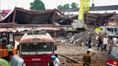 Kolkata Construction Halt After Deadly Collapse