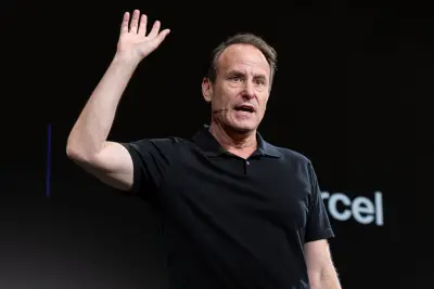 Investor Jason Lemkin Demands 6-Day Office Work