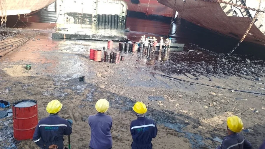 Alang Shipbreaking Oil Spill Raises Safety Concerns