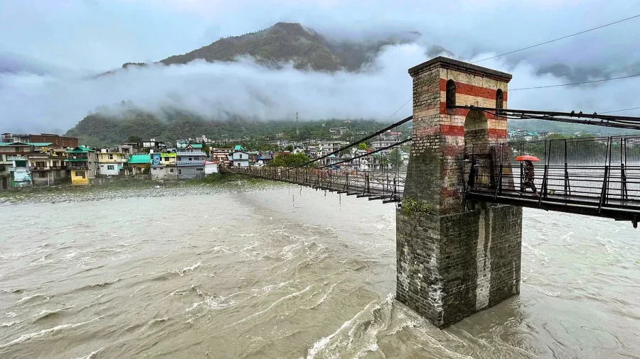 Red Alert: Himachal Closes Schools in 3 Districts for Heavy Rain