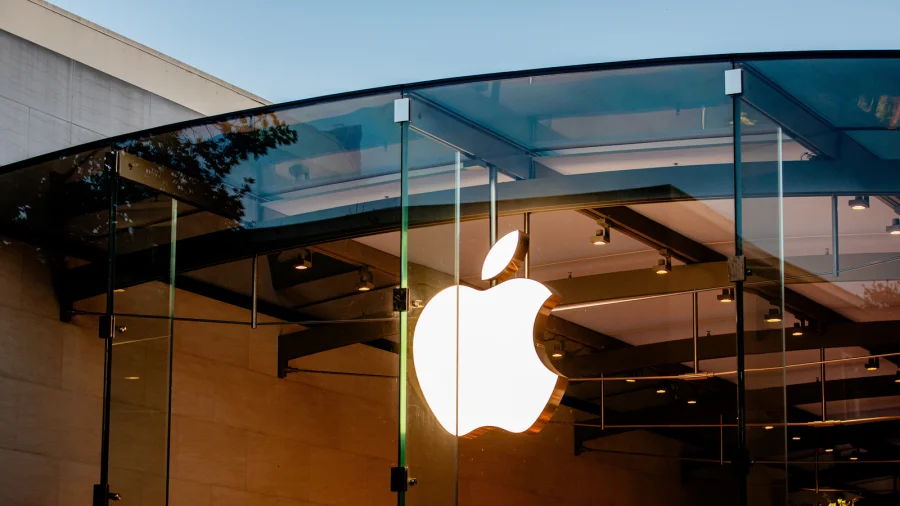 Apple Smart Glasses Delayed to 2027 Over Privacy