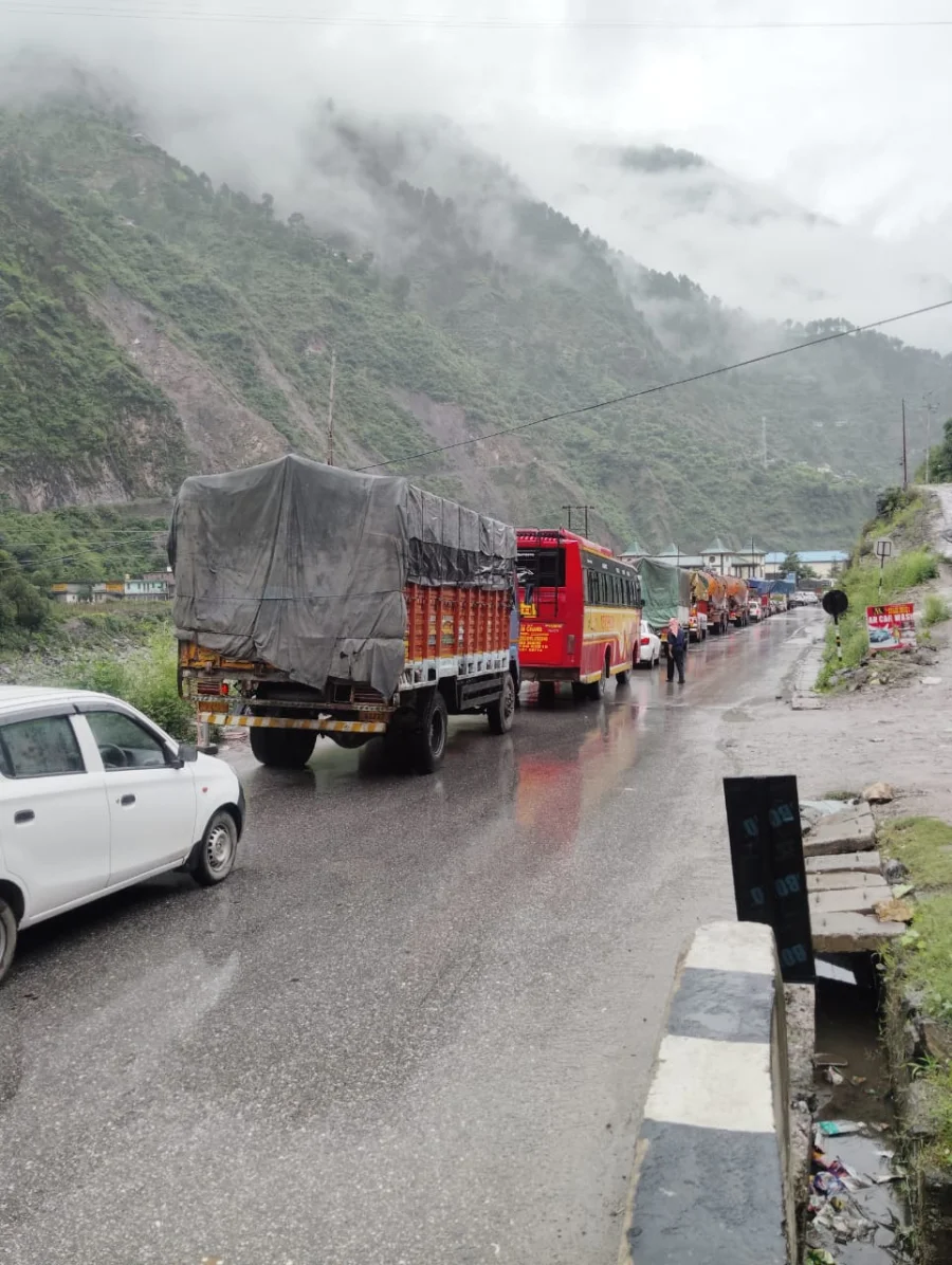 Highway Closed: Shooting Stones Block Kiratpur-Manali Route