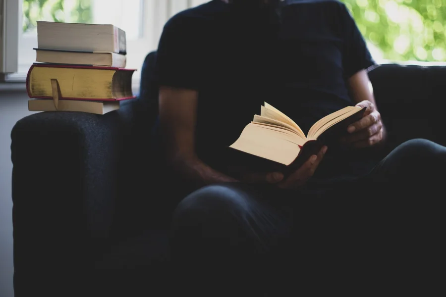 AI Cuts CEO Reading Time: New Warning